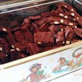 Berliner Brot nach legendärem Rezept meiner Mutter. Hier in historischer Blechdose gelagert