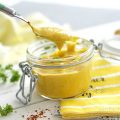 Mango-Currysauce zum Grillen oder Raclette. Im Glas mit Löffel